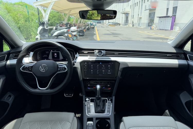 Used Volkswagen Magotan 2023 2 Million Units Commemorative Edition 330TSI DSG Luxury Version Interior 1