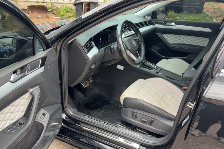 Used Volkswagen Magotan 2023 2 Million Units Commemorative Edition 330TSI DSG Luxury Version Interior 1