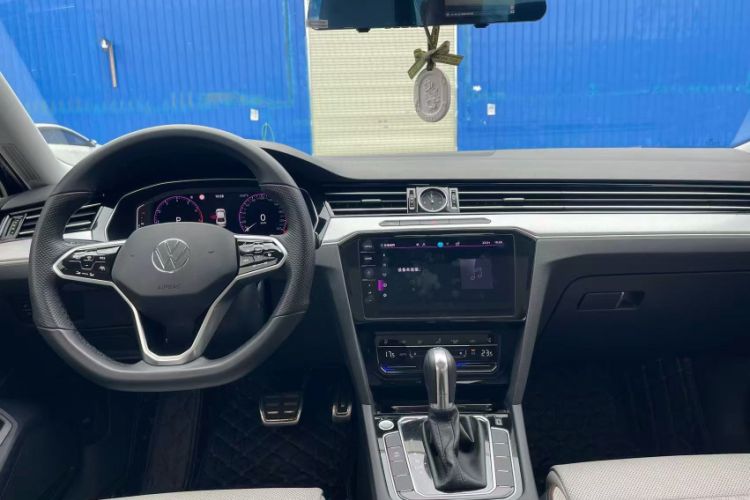 Used Volkswagen Magotan 2023 2 Million Units Commemorative Edition 330TSI DSG Luxury Version Interior 1