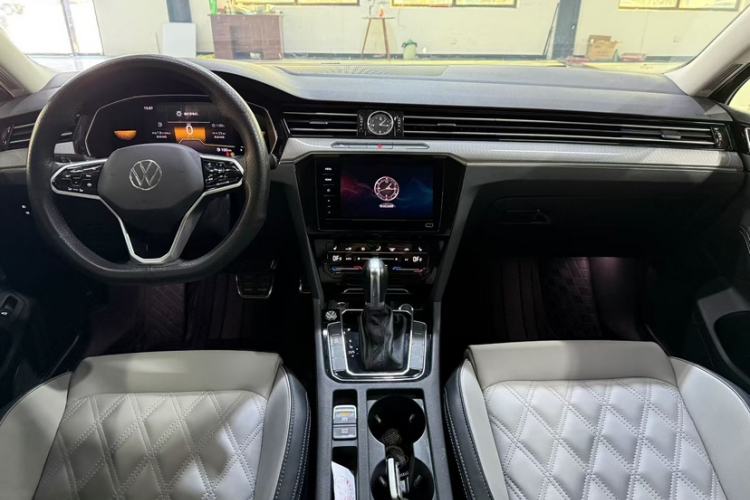 Used Volkswagen Magotan 2023 2 Million Units Limited Edition 330TSI DSG Leading Version Interior 1