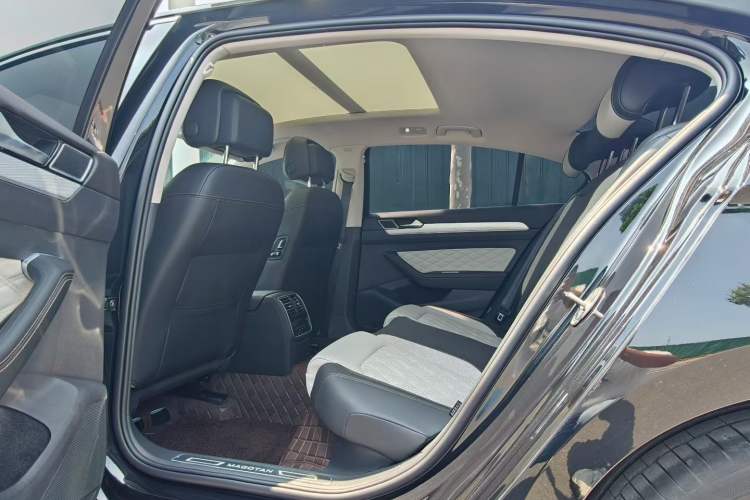 Used Volkswagen Magotan 2023 2 Million Units Commemorative Edition 330TSI DSG Luxury Version Interior 1