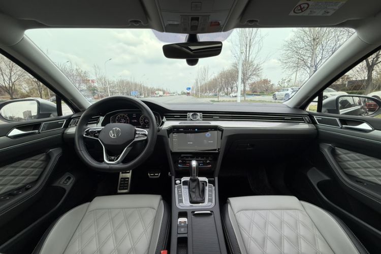 Used Volkswagen Magotan 2023 2 Million Units Limited Edition 330TSI DSG Leading Version Interior 1