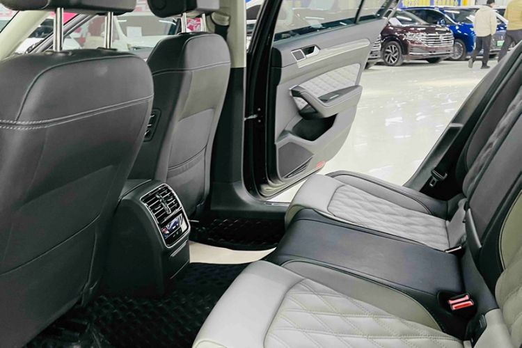 Used Volkswagen Magotan 2023 2 Million Units Limited Edition 330TSI DSG Leading Version Interior 1