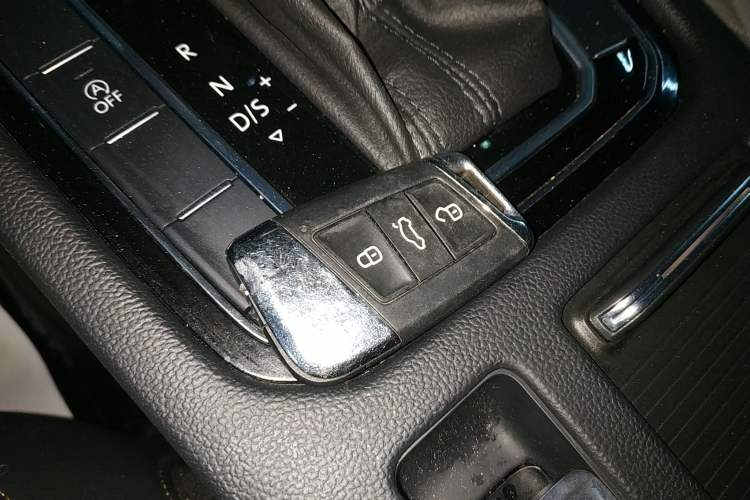 Used Volkswagen Magotan 2023 2 Million Units Limited Edition 330TSI DSG Leading Version Interior 1