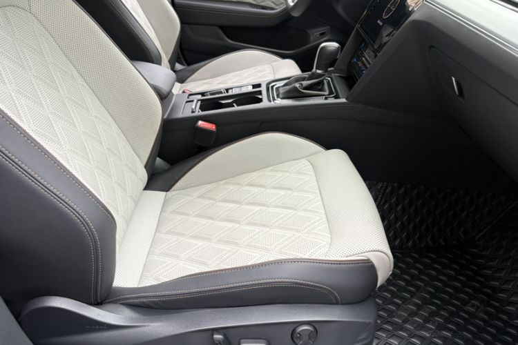 Used Volkswagen Magotan 2023 2 Million Units Limited Edition 330TSI DSG Leading Version Interior 1