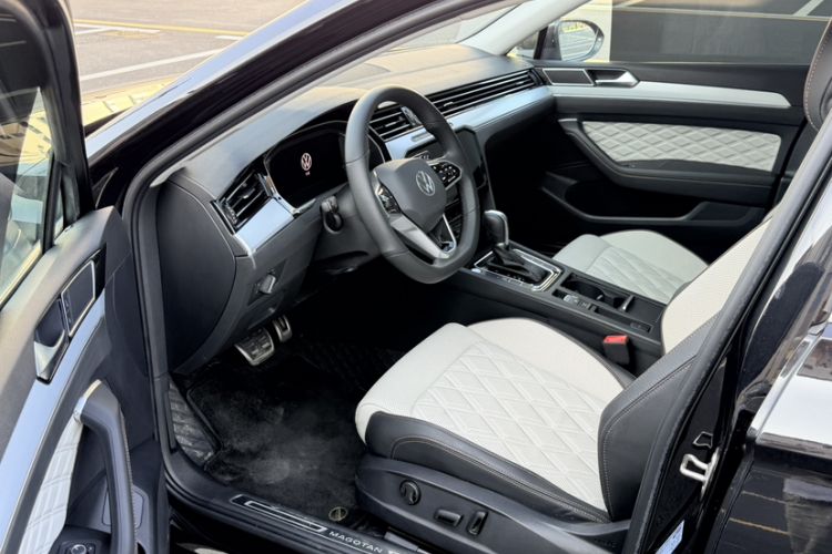 Used Volkswagen Magotan 2023 2 Million Units Commemorative Edition 330TSI DSG Luxury Version Interior 1