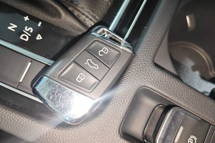 Used Volkswagen Magotan 2023 2 Million Units Limited-Edition 280TSI DSG Comfort Version Interior 1