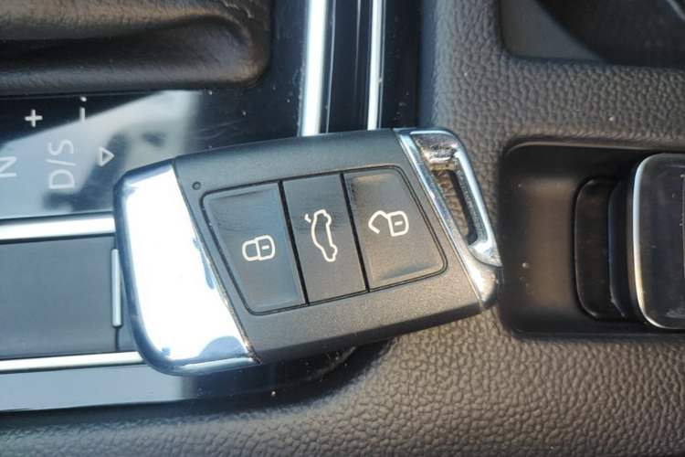 Used Volkswagen Magotan 2023 2 Million Units Limited-Edition 280TSI DSG Comfort Version Interior 1