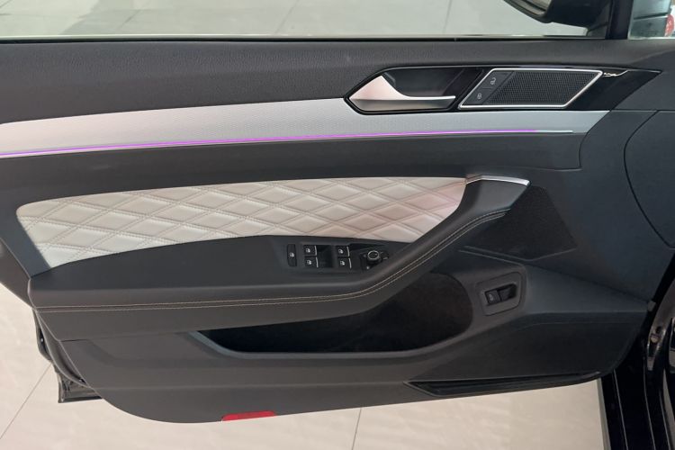 Used Volkswagen Magotan 2023 2 Million Units Limited Edition 330TSI DSG Leading Version Interior 1