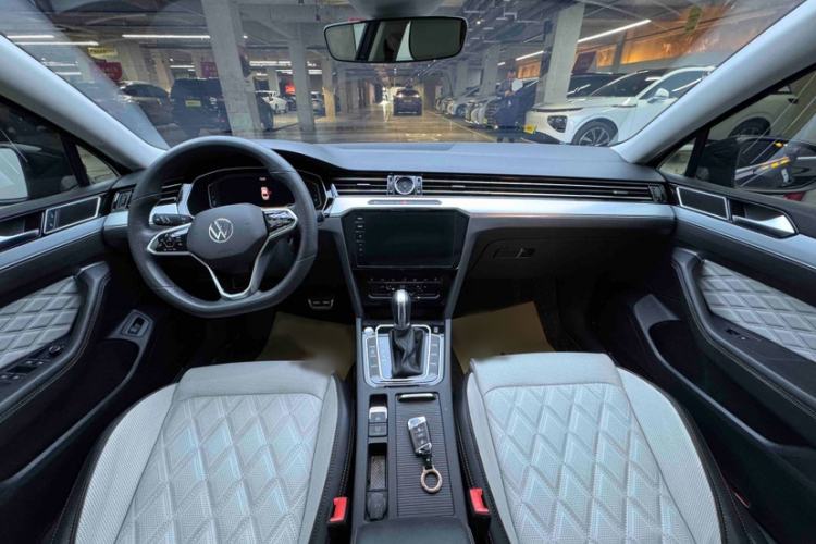 Used Volkswagen Magotan 2023 2 Million Units Commemorative Edition 330TSI DSG Luxury Version Interior 1