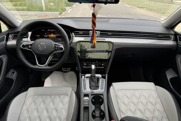 Used Volkswagen Magotan 2023 2 Million Units Limited Edition 330TSI DSG Leading Version Interior 1