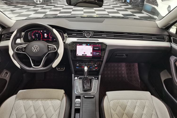Used Volkswagen Magotan 2023 2 Million Units Commemorative Edition 330TSI DSG Luxury Version Interior 1