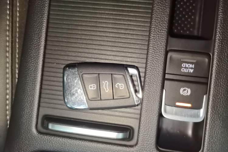 Used Volkswagen Magotan 2023 2 Million Units Limited Edition 330TSI DSG Leading Version Interior 1
