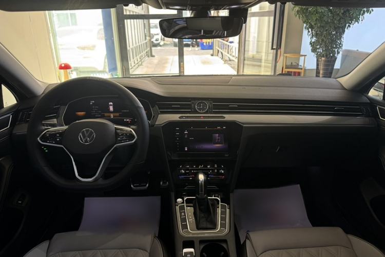 Used Volkswagen Magotan 2023 2 Million Units Limited Edition 330TSI DSG Leading Version Interior 1