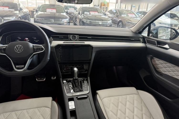 Used Volkswagen Magotan 2023 2 Million Units Commemorative Edition 330TSI DSG Luxury Version Interior 1