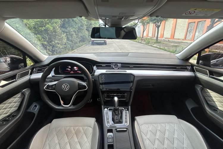 Used Volkswagen Magotan 2023 2 Million Units Commemorative Edition 330TSI DSG Luxury Version Interior 1