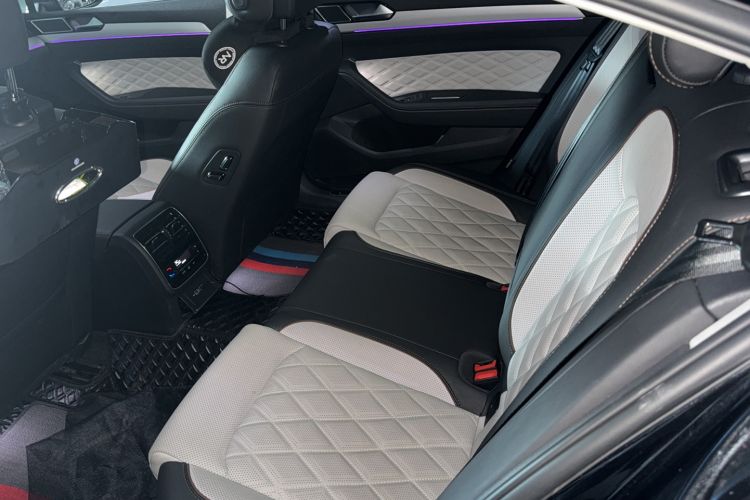 Used Volkswagen Magotan 2023 2 Million Units Commemorative Edition 330TSI DSG Luxury Version Interior 1