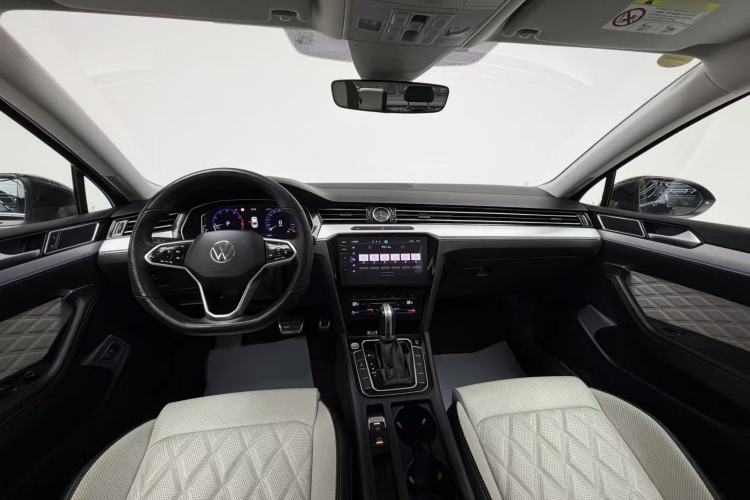 Used Volkswagen Magotan 2023 2 Million Units Limited Edition 330TSI DSG Leading Version Interior 1