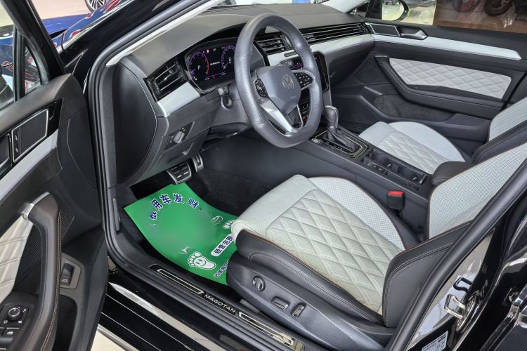 Used Volkswagen Magotan 2023 2 Million Units Commemorative Edition 330TSI DSG Luxury Version Interior 1