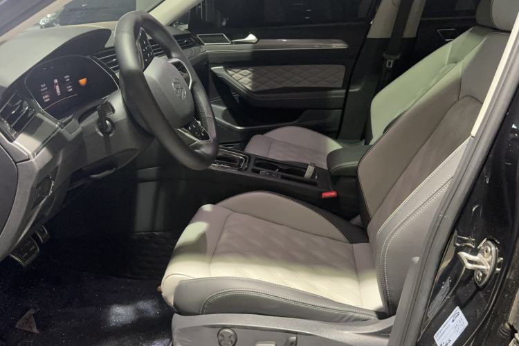 Used Volkswagen Magotan 2023 2 Million Units Limited Edition 330TSI DSG Leading Version Interior 1