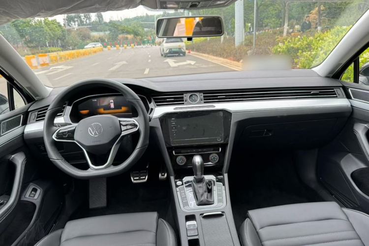 Used Volkswagen Magotan 2023 2 Million Units Limited-Edition 280TSI DSG Comfort Version Interior 1