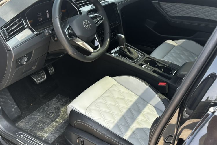 Used Volkswagen Magotan 2023 2 Million Units Limited Edition 330TSI DSG Leading Version Interior 10