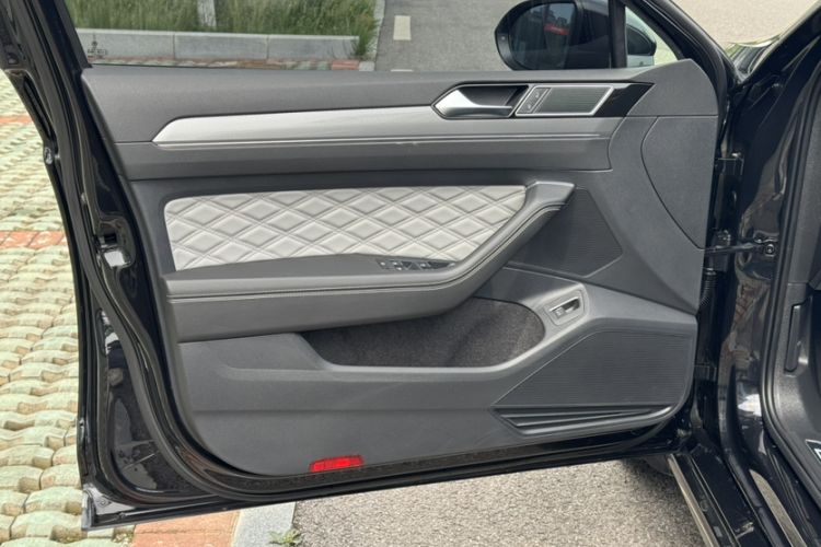 Used Volkswagen Magotan 2023 2 Million Units Limited Edition 330TSI DSG Leading Version Interior 10