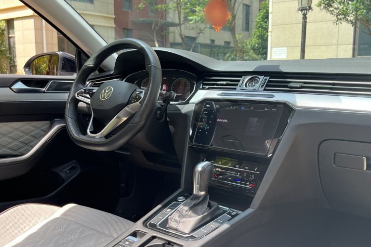 Used Volkswagen Magotan 2023 2 Million Units Commemorative Edition 330TSI DSG Luxury Version Interior 11