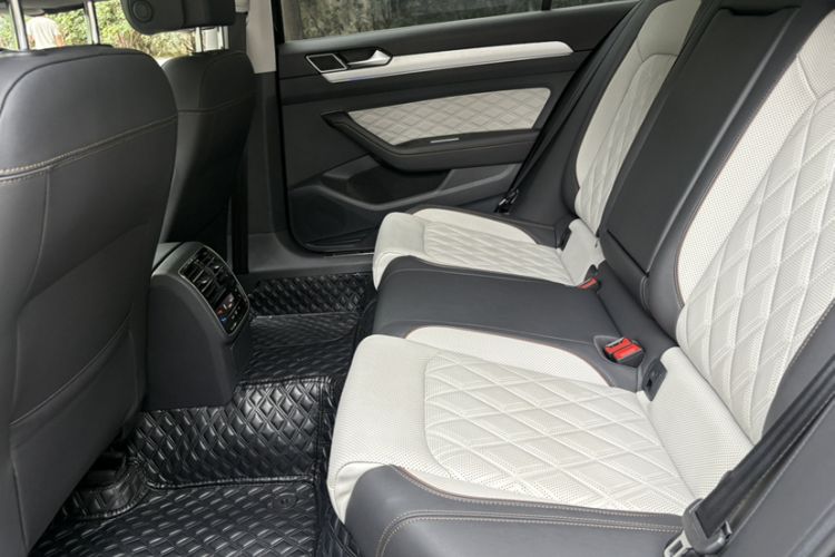 Used Volkswagen Magotan 2023 2 Million Units Limited Edition 330TSI DSG Leading Version Interior 11