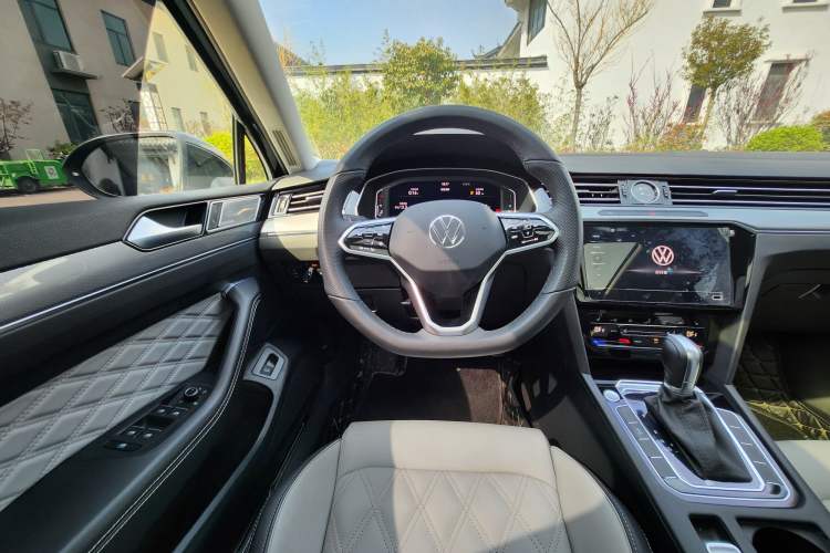 Used Volkswagen Magotan 2023 2 Million Units Limited Edition 330TSI DSG Leading Version Interior 11