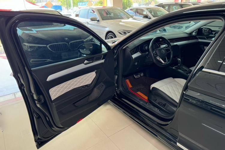 Used Volkswagen Magotan 2023 2 Million Units Commemorative Edition 330TSI DSG Luxury Version Interior 11
