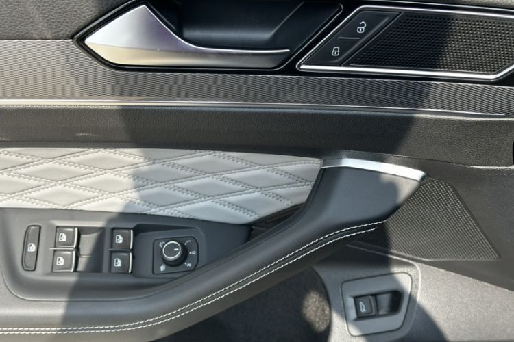 Used Volkswagen Magotan 2023 2 Million Units Limited Edition 330TSI DSG Leading Version Interior 11