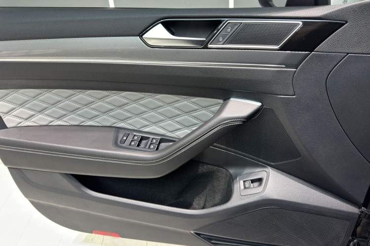 Used Volkswagen Magotan 2023 2 Million Units Limited Edition 330TSI DSG Leading Version Interior 11