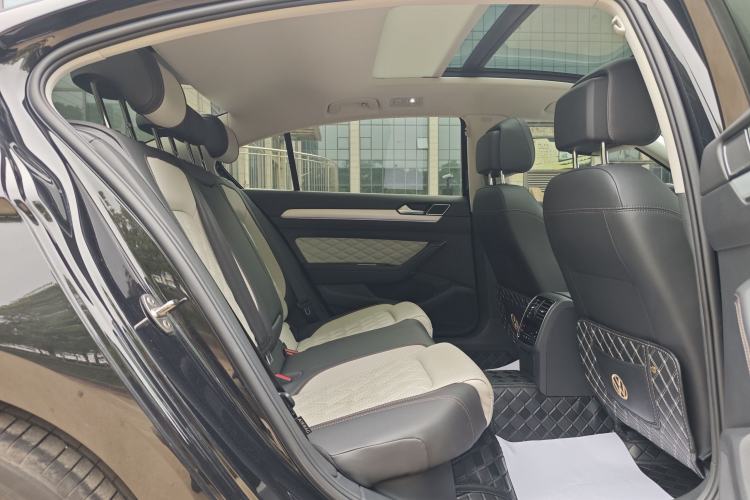 Used Volkswagen Magotan 2023 2 Million Units Commemorative Edition 330TSI DSG Luxury Version Interior 11
