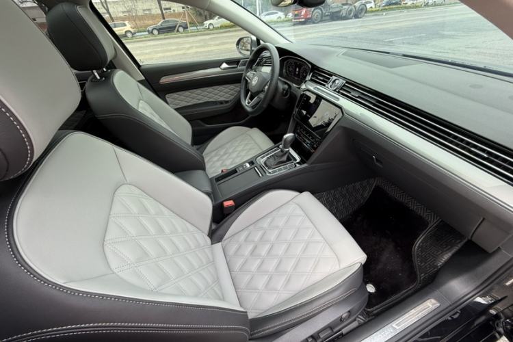 Used Volkswagen Magotan 2023 2 Million Units Limited Edition 330TSI DSG Leading Version Interior 12