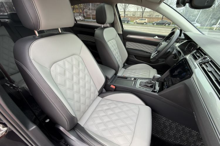 Used Volkswagen Magotan 2023 2 Million Units Limited Edition 330TSI DSG Leading Version Interior 13