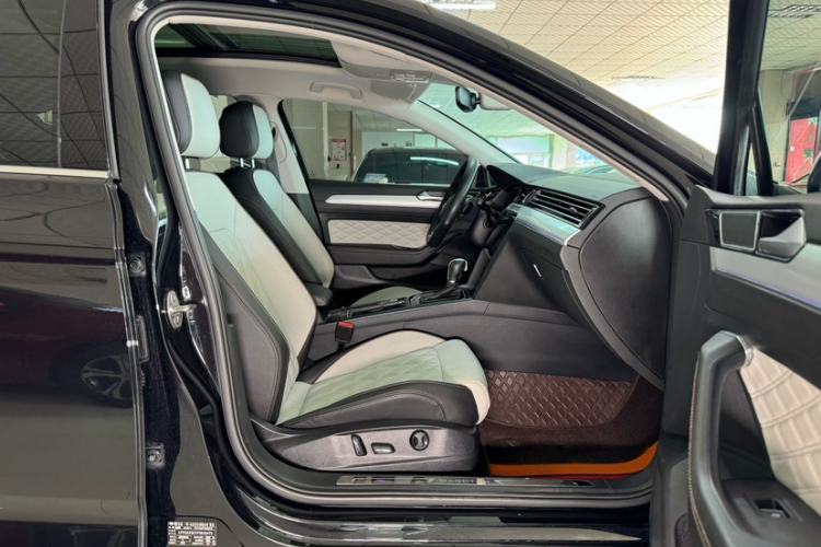 Used Volkswagen Magotan 2023 2 Million Units Commemorative Edition 330TSI DSG Luxury Version Interior 15