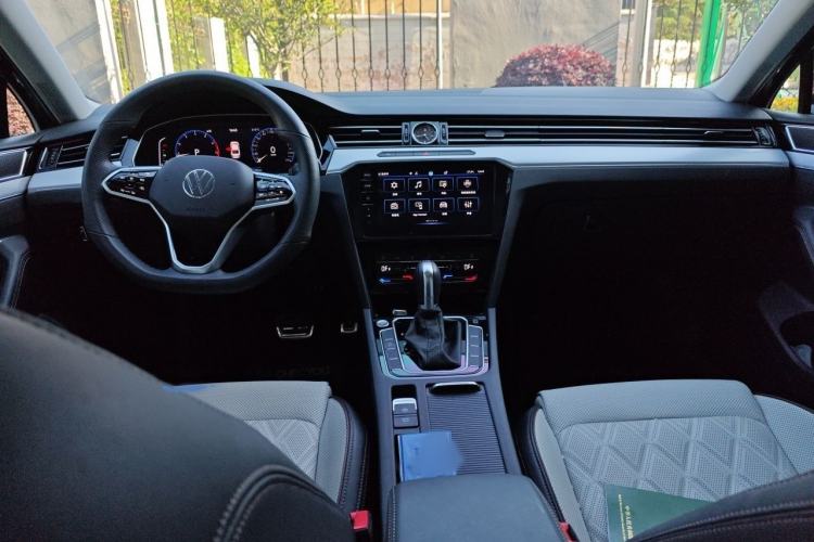 Used Volkswagen Magotan 2023 2 Million Units Commemorative Edition 330TSI DSG Luxury Version Interior 2