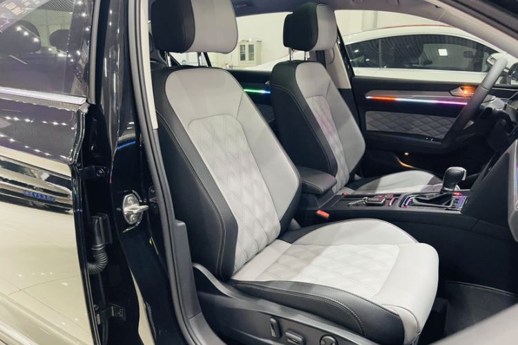 Used Volkswagen Magotan 2023 2 Million Units Limited Edition 330TSI DSG Leading Version Interior 2