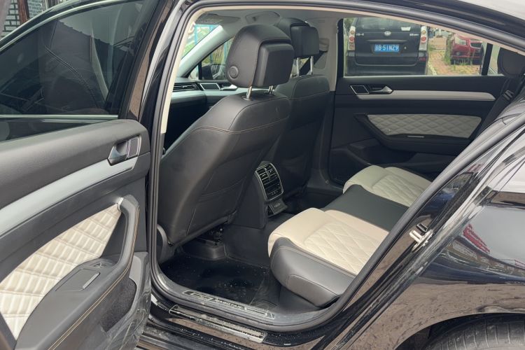 Used Volkswagen Magotan 2023 2 Million Units Commemorative Edition 330TSI DSG Luxury Version Interior 2