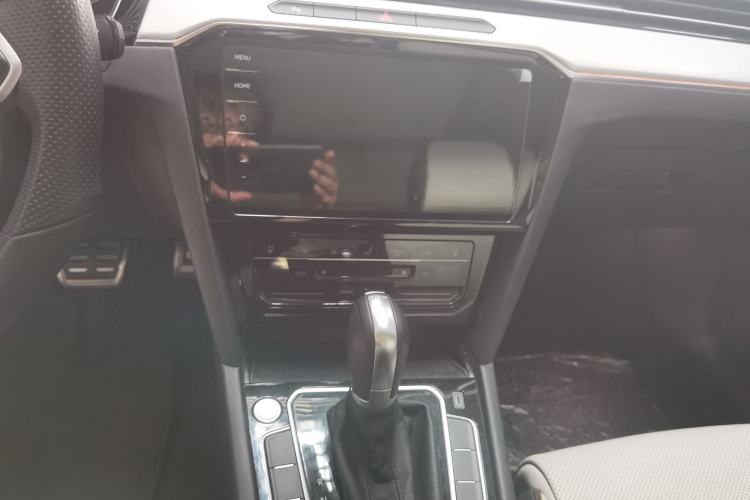 Used Volkswagen Magotan 2023 2 Million Units Commemorative Edition 330TSI DSG Luxury Version Interior 2