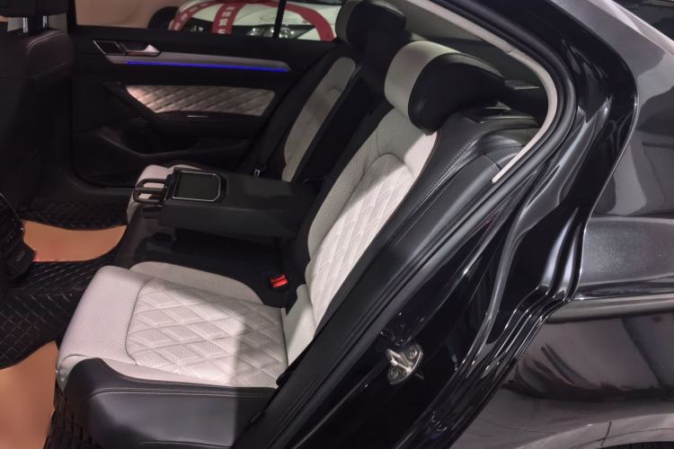 Used Volkswagen Magotan 2023 2 Million Units Limited Edition 330TSI DSG Leading Version Interior 2