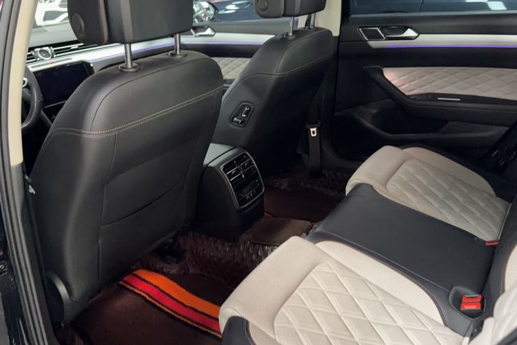 Used Volkswagen Magotan 2023 2 Million Units Limited Edition 330TSI DSG Leading Version Interior 2