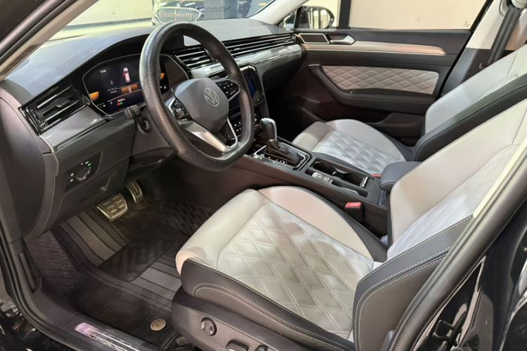 Used Volkswagen Magotan 2023 2 Million Units Limited Edition 330TSI DSG Leading Version Interior 2