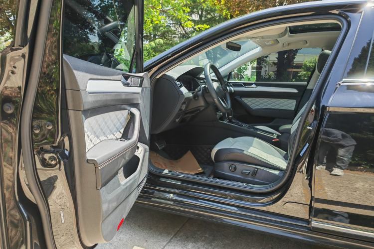 Used Volkswagen Magotan 2023 2 Million Units Commemorative Edition 330TSI DSG Luxury Version Interior 2