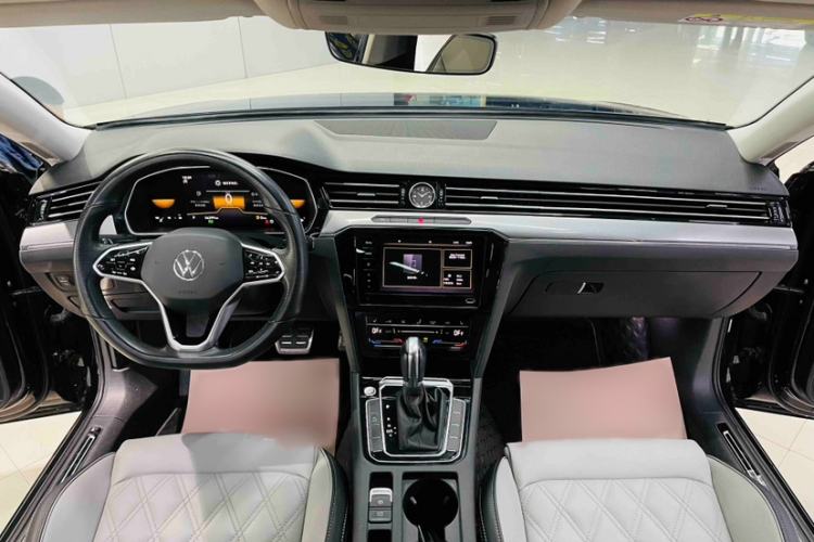 Used Volkswagen Magotan 2023 2 Million Units Limited Edition 330TSI DSG Leading Version Interior 2