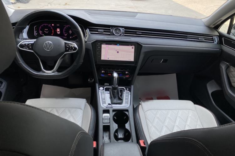 Used Volkswagen Magotan 2023 2 Million Units Limited Edition 330TSI DSG Leading Version Interior 2