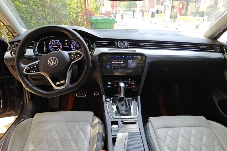 Used Volkswagen Magotan 2023 2 Million Units Commemorative Edition 330TSI DSG Luxury Version Interior 2