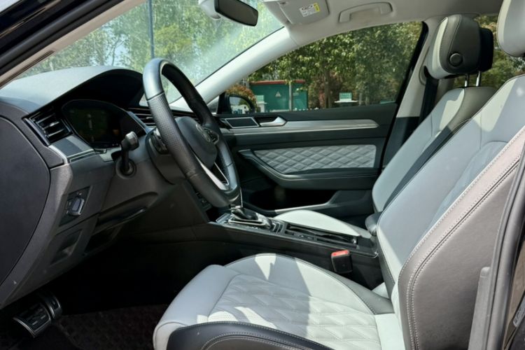 Used Volkswagen Magotan 2023 2 Million Units Limited Edition 330TSI DSG Leading Version Interior 2