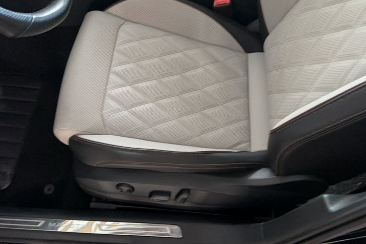 Used Volkswagen Magotan 2023 2 Million Units Limited Edition 330TSI DSG Leading Version Interior 2